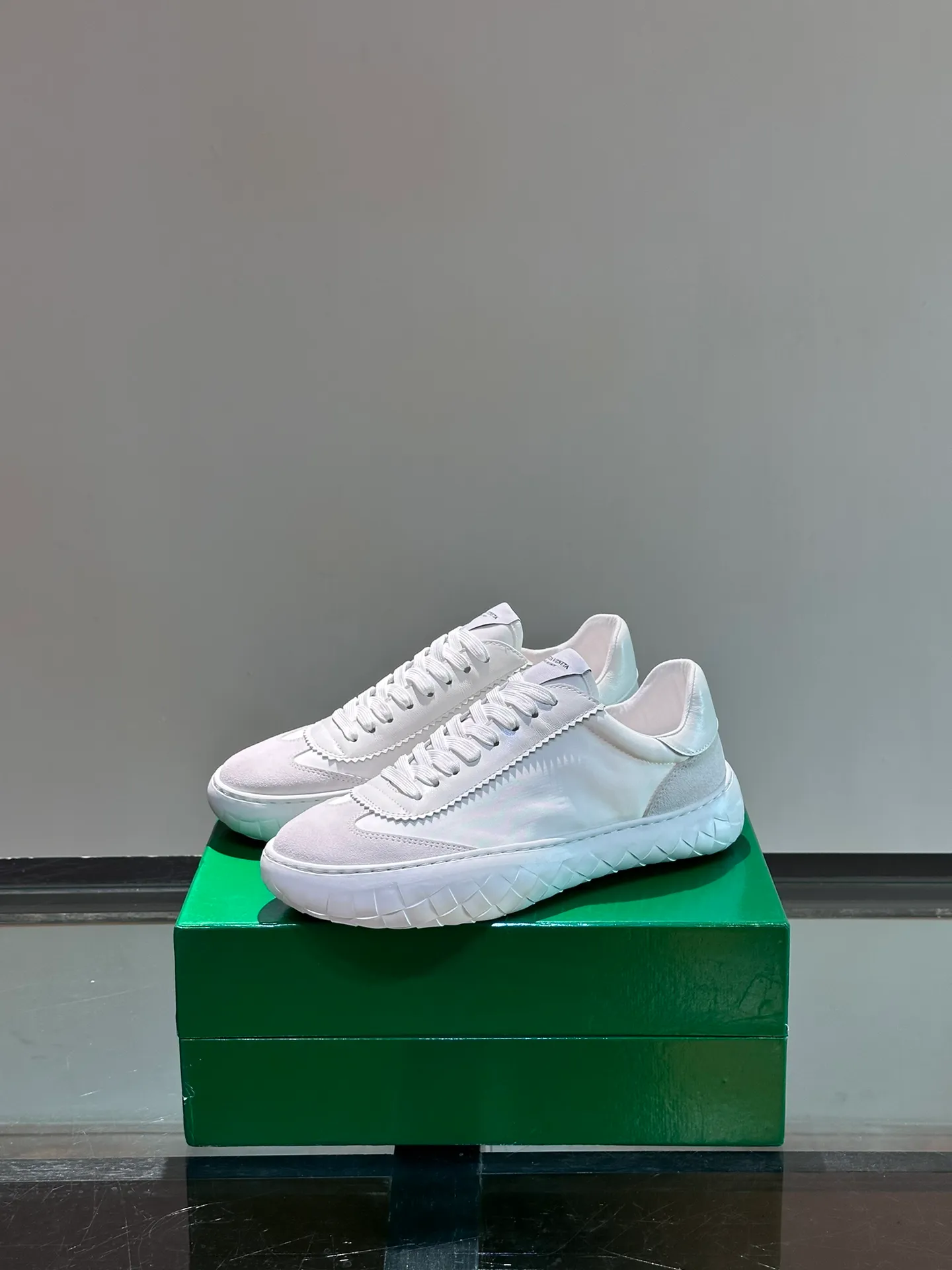 Factory price 438💰BV/Bottega Veneta🆕New men's moral training sneakers, made of Sneaker technology nylon and suede, inspired by retro basketball shoes, a new interpretation of classic sneakers, light, comfortable and breathable summer essentials, the soles are made of classic woven texture, super recognizable, nylon suede stitching, full of texture! Size: 38-44, (45 customized)